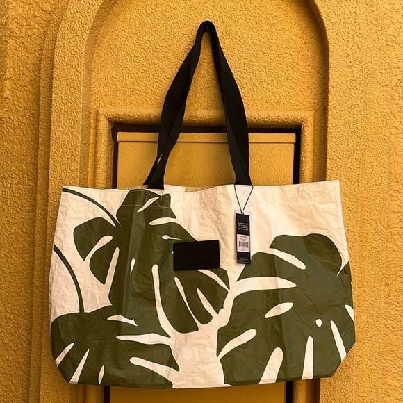 ALOHA Collection Handbags - Authentic Aloha Collection Monstera Holo Holo Tote